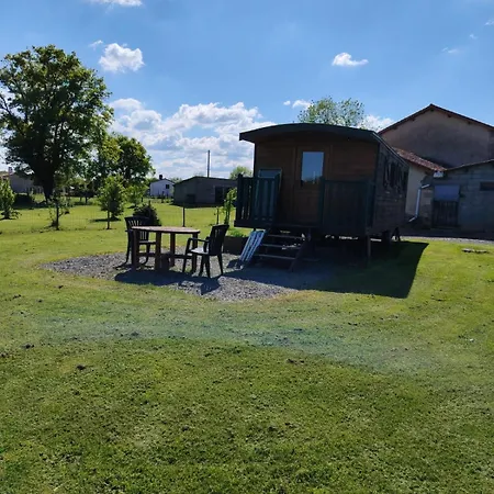 La Roulotte De Rochavelle Chalet Chiché